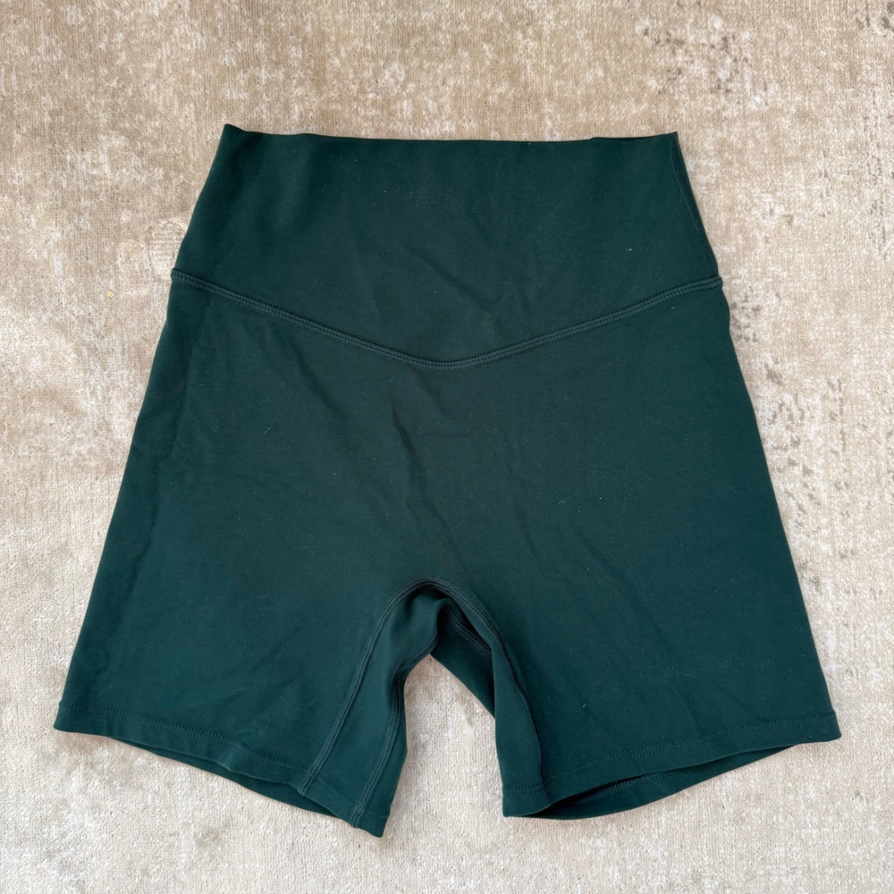 Green vitality workout shorts